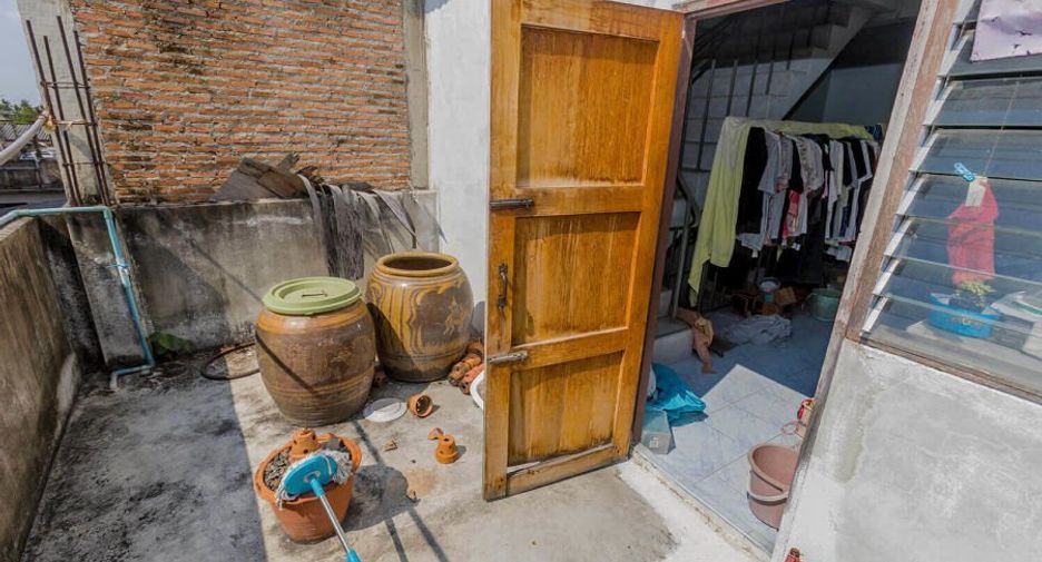 For sale 3 bedrooms retail Space in Rat Burana, Bangkok