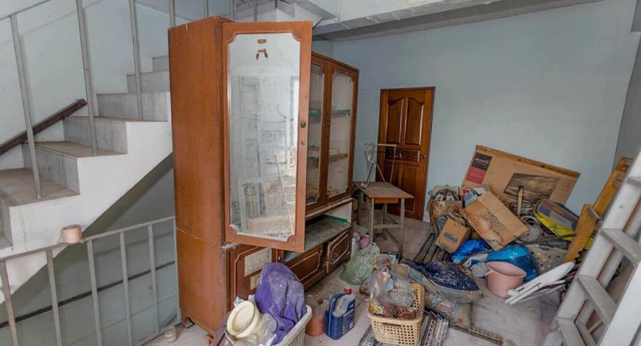 For sale 3 bedrooms retail Space in Rat Burana, Bangkok