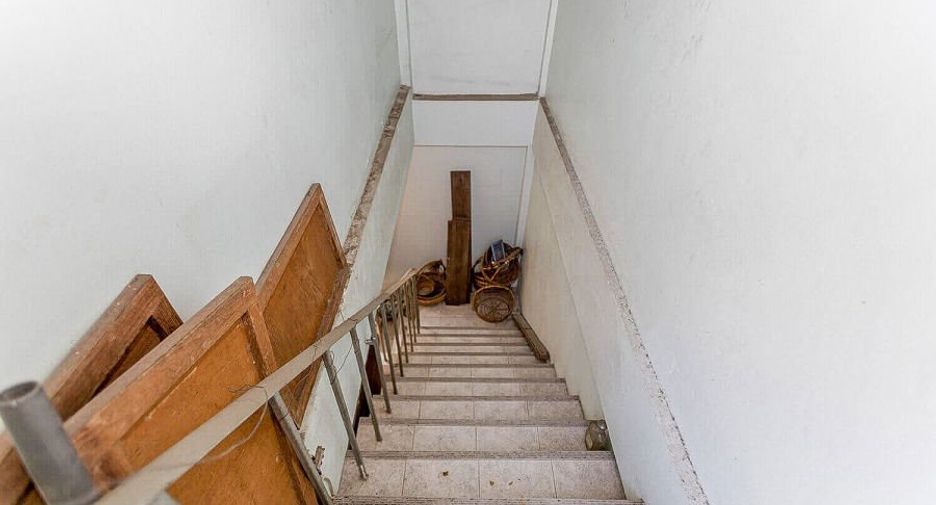 For sale 3 bedrooms retail Space in Rat Burana, Bangkok