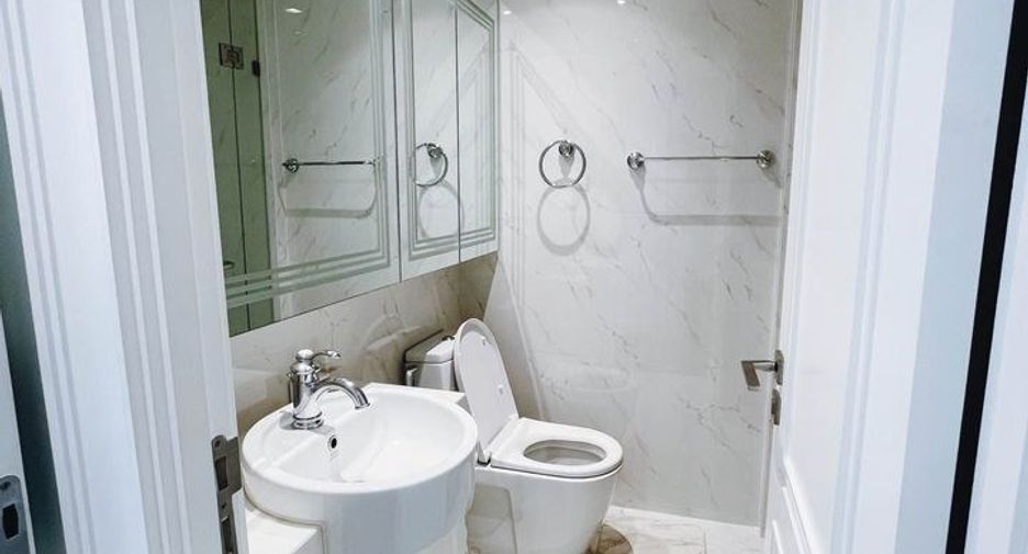 For rent and for sale 2 bedrooms condo in Yan Nawa, Bangkok