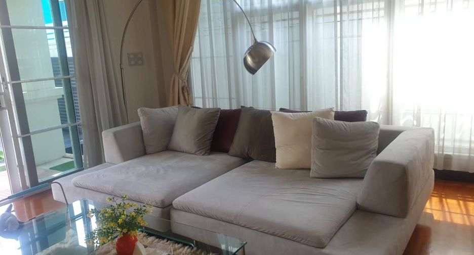 For sale 4 bed house in Dusit, Bangkok