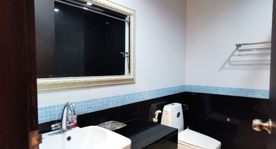 For sale 1 bed condo 
