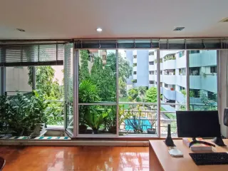 For sale 4 bedrooms condo in Khlong Toei, Bangkok