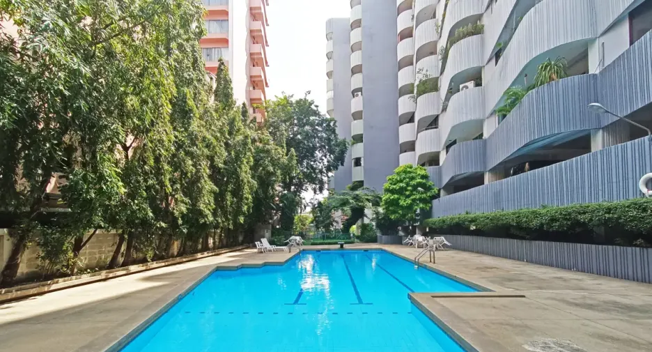 For sale 4 bedrooms condo in Khlong Toei, Bangkok
