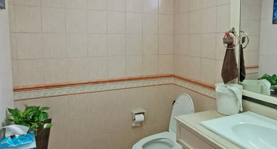 For sale 4 bedrooms condo in Khlong Toei, Bangkok