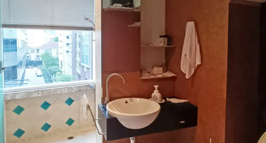 For sale 4 bedrooms condo in Khlong Toei, Bangkok