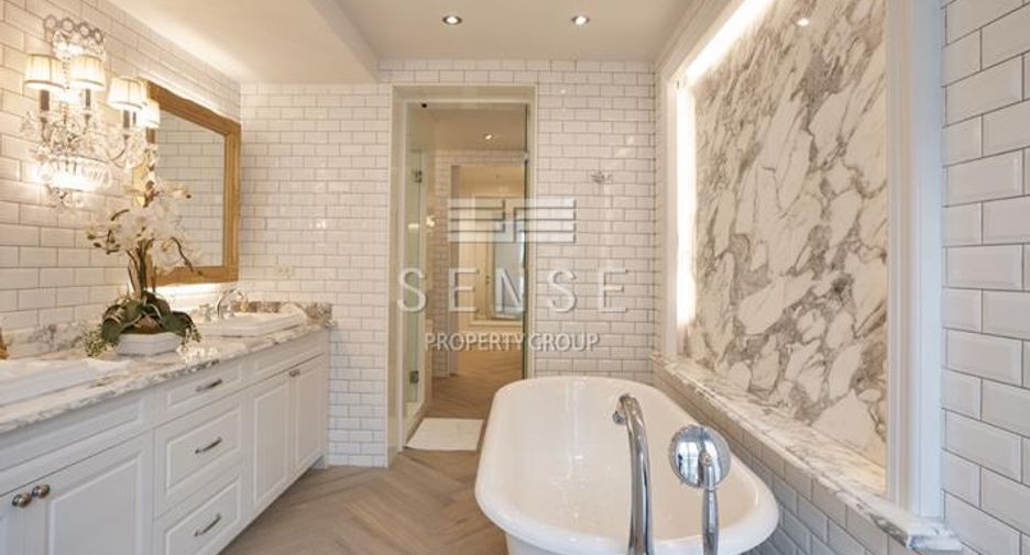 For sale 4 bedrooms townhouse in Ratchathewi, Bangkok