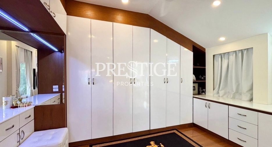 For sale 4 bedrooms house in Bang Lamung, Chonburi
