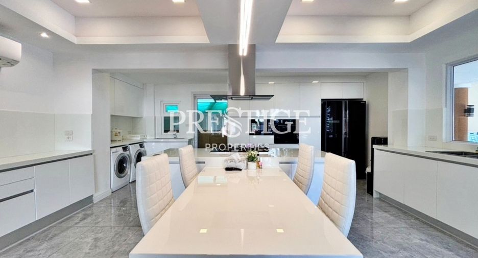 For sale 4 bedrooms house in Bang Lamung, Chonburi