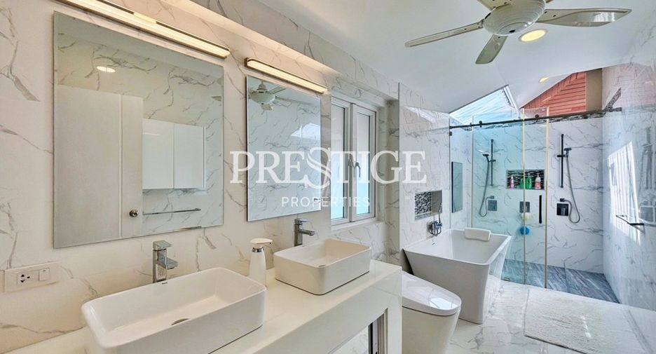 For sale 4 bedrooms house in Bang Lamung, Chonburi