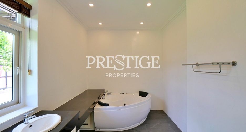 Casa en venta y en alquiler de 6 habitaciones en Bang Lamung, Chonburi