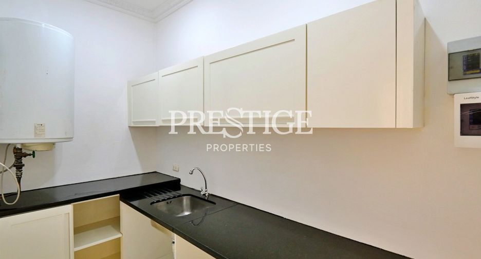 Casa en venta y en alquiler de 6 habitaciones en Bang Lamung, Chonburi