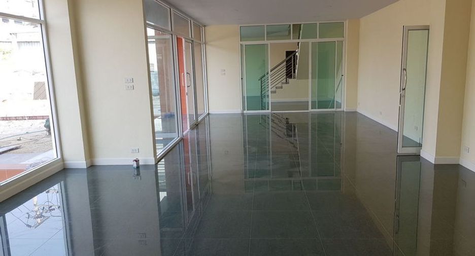 For rent and for sale warehouse in Mueang Samut Prakan, Samut Prakan