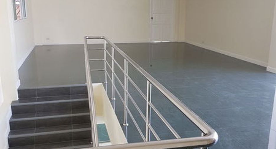 For rent and for sale warehouse in Mueang Samut Prakan, Samut Prakan