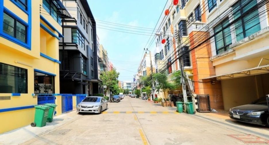 Oficina en venta de 4 habitaciones en Lat Phrao, Bangkok