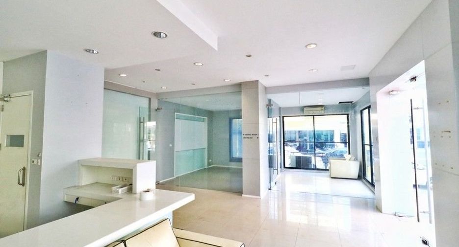 For sale 4 Beds office in Lat Phrao, Bangkok