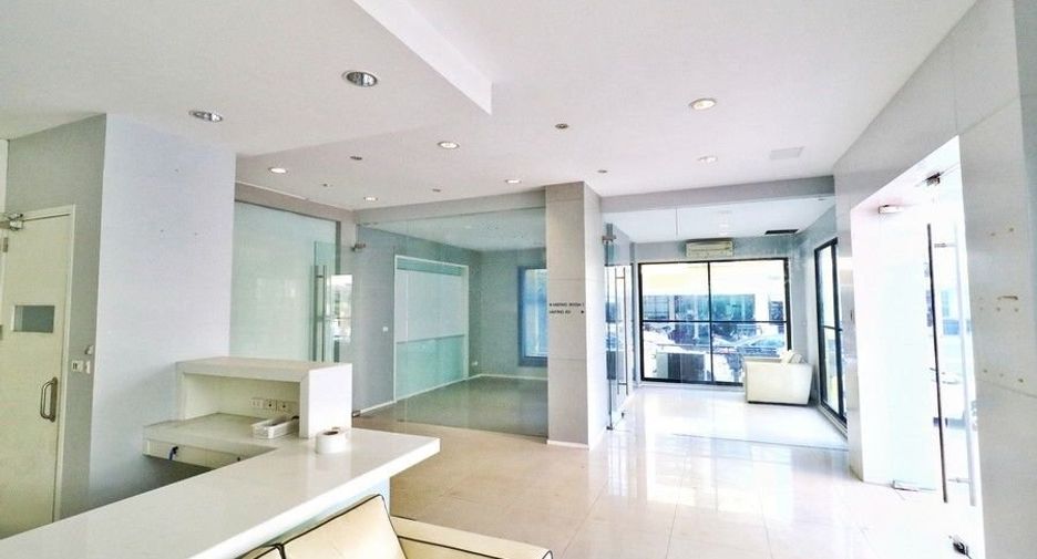 Oficina en venta de 4 habitaciones en Lat Phrao, Bangkok