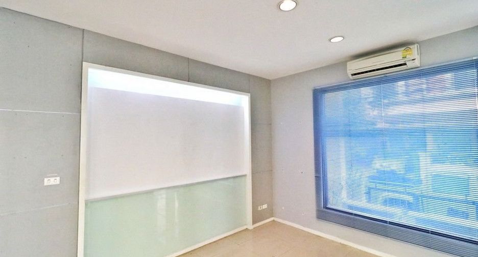 Oficina en venta de 4 habitaciones en Lat Phrao, Bangkok