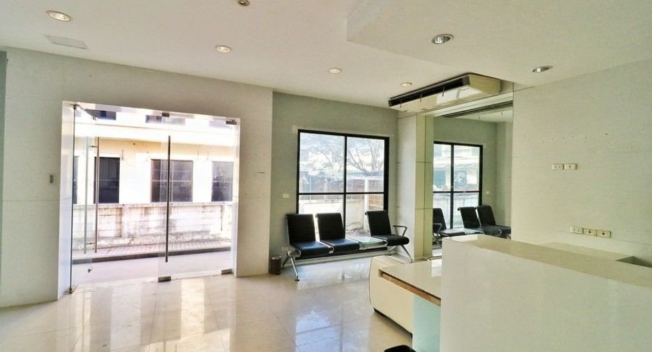 Oficina en venta de 4 habitaciones en Lat Phrao, Bangkok