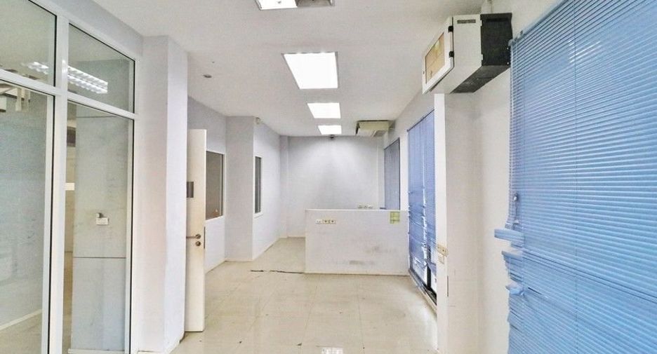 Oficina en venta de 4 habitaciones en Lat Phrao, Bangkok