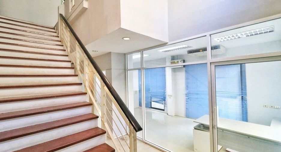 Oficina en venta de 4 habitaciones en Lat Phrao, Bangkok