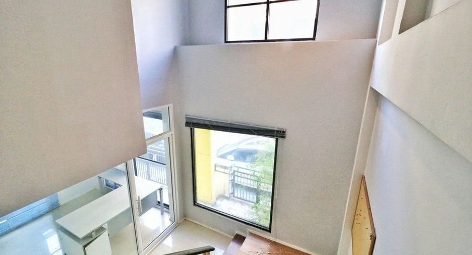 Oficina en venta de 4 habitaciones en Lat Phrao, Bangkok
