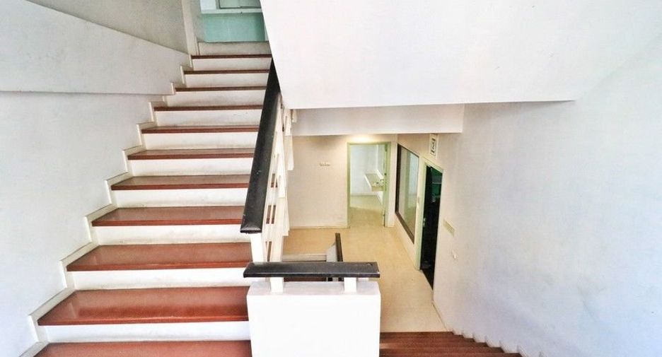 Oficina en venta de 4 habitaciones en Lat Phrao, Bangkok
