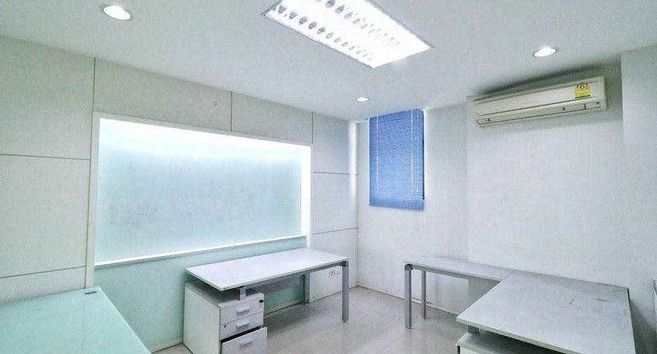 For sale 4 bed office in Lat Phrao, Bangkok