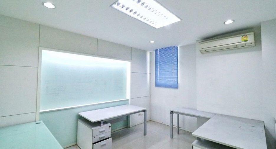 Oficina en venta de 4 habitaciones en Lat Phrao, Bangkok