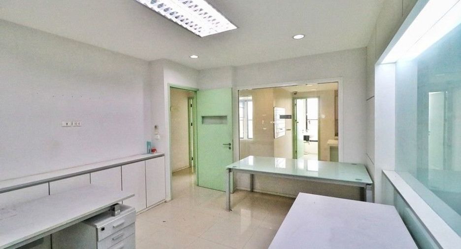 Oficina en venta de 4 habitaciones en Lat Phrao, Bangkok