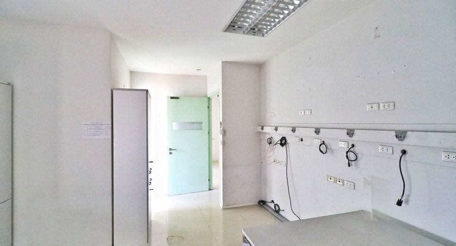 Oficina en venta de 4 habitaciones en Lat Phrao, Bangkok