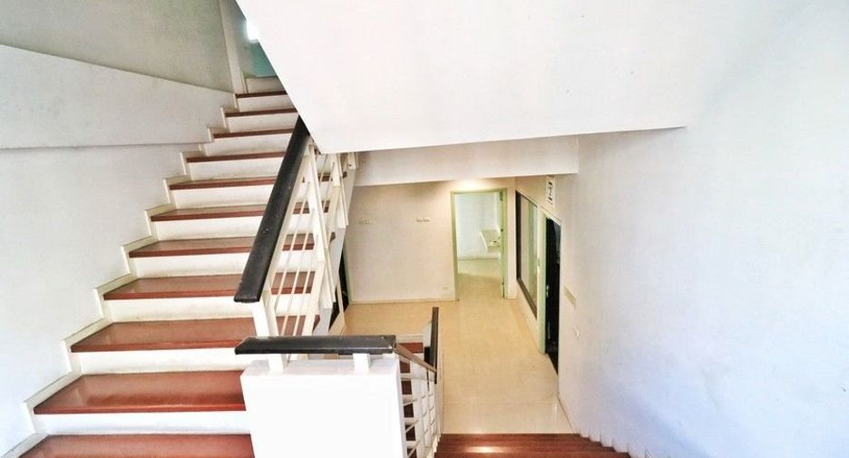 Oficina en venta de 4 habitaciones en Lat Phrao, Bangkok