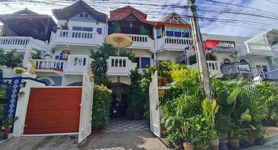 For sale 3 bed townhouse in Pratumnak, Pattaya