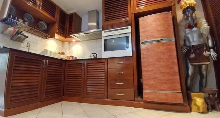 For sale 3 bed townhouse in Pratumnak, Pattaya