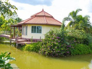 For sale 21 bed hotel in Det Udom, Ubon Ratchathani