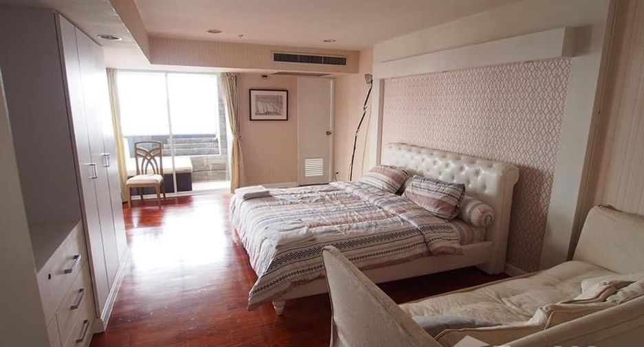 For sale 4 bed condo in Watthana, Bangkok