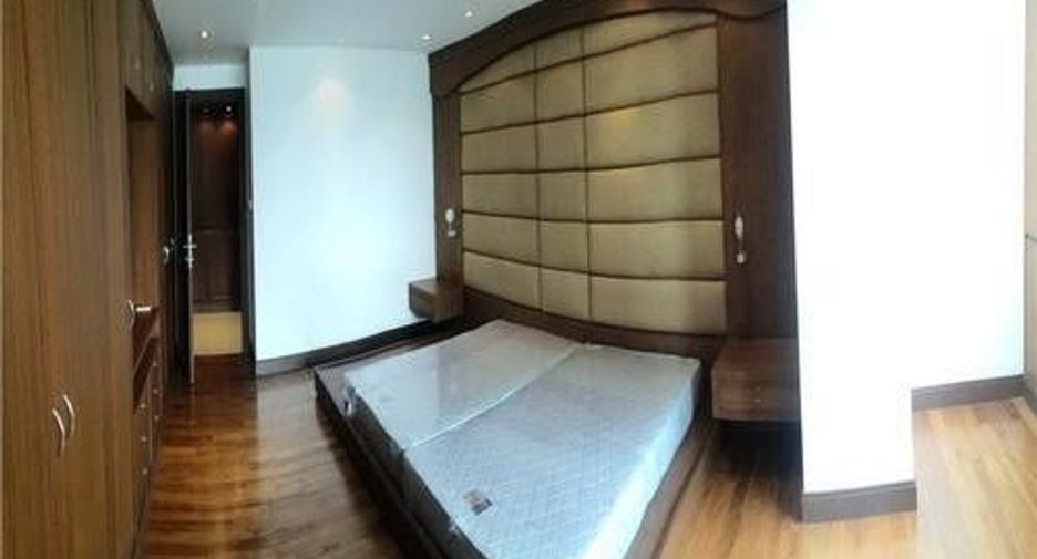 For sale 4 Beds condo in Watthana, Bangkok