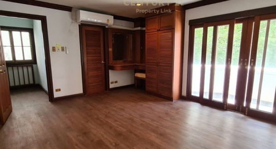 For rent 3 bedrooms townhouse in Phaya Thai, Bangkok