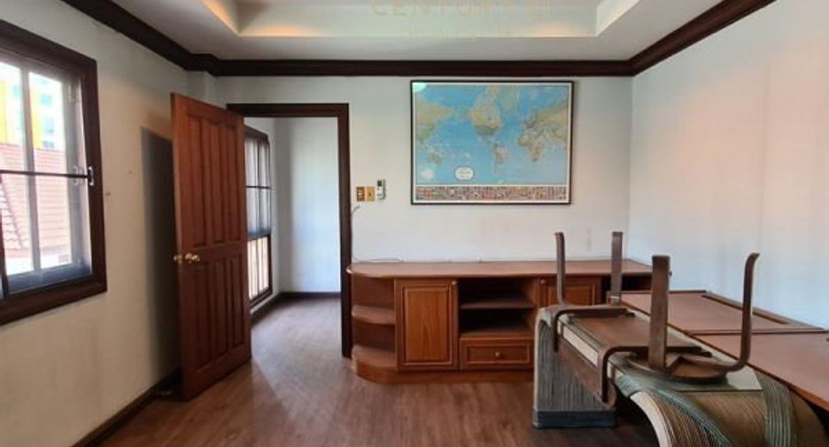 For rent 3 bedrooms townhouse in Phaya Thai, Bangkok