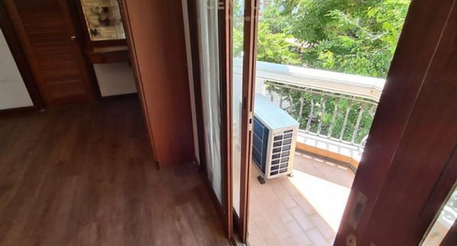 For rent 3 bedrooms townhouse in Phaya Thai, Bangkok