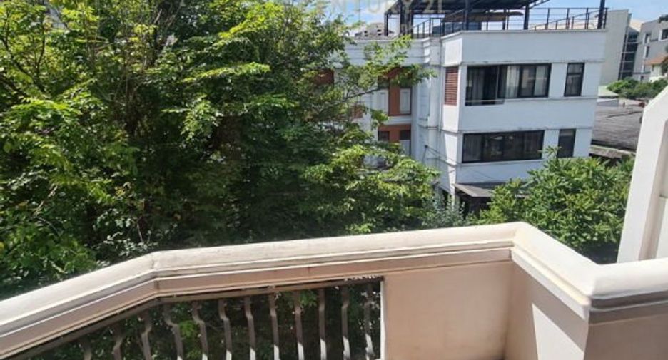 For rent 3 bedrooms townhouse in Phaya Thai, Bangkok