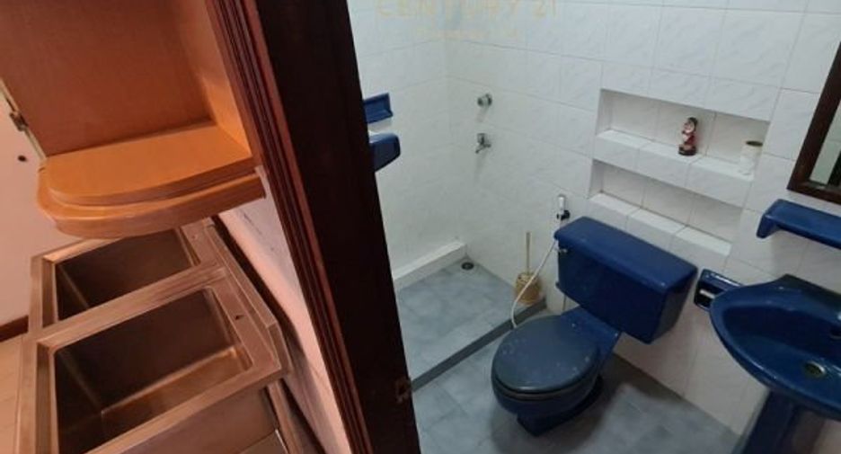 For rent 3 bedrooms townhouse in Phaya Thai, Bangkok