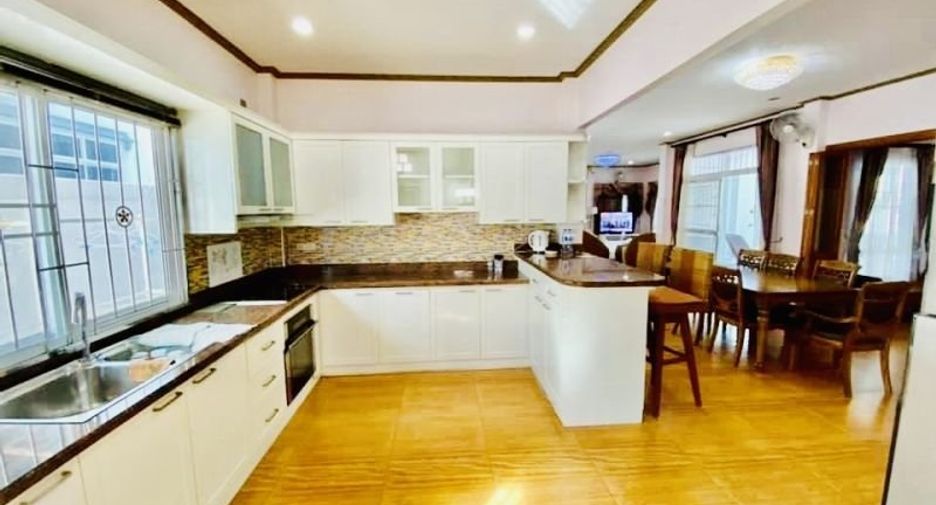 Casa en alquiler y en venta de 5 habitaciones en Bang Lamung, Chonburi