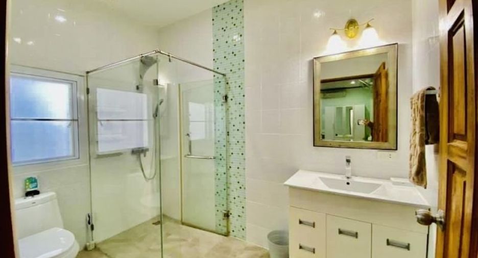 Casa en alquiler y en venta de 5 habitaciones en Bang Lamung, Chonburi