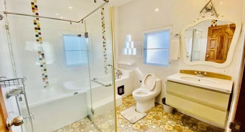 Casa en alquiler y en venta de 5 habitaciones en Bang Lamung, Chonburi