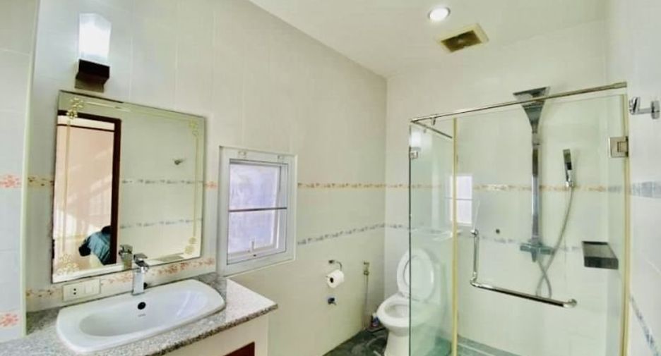 Casa en alquiler y en venta de 5 habitaciones en Bang Lamung, Chonburi