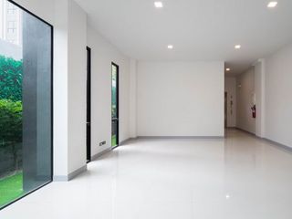 For rent 1 bed office in Bang Rak, Bangkok