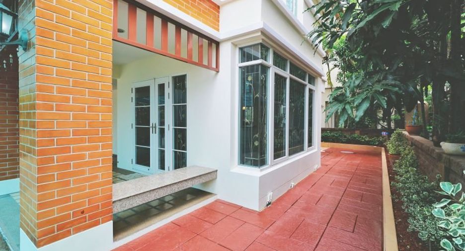 For sale 3 bedrooms house in Taling Chan, Bangkok