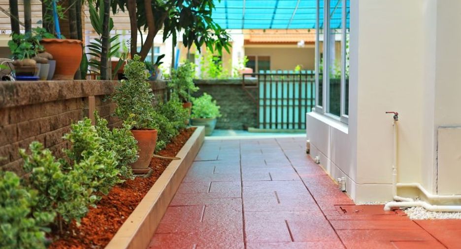 For sale 3 bedrooms house in Taling Chan, Bangkok