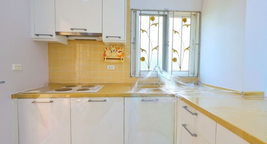 For sale 3 bedrooms house in Taling Chan, Bangkok